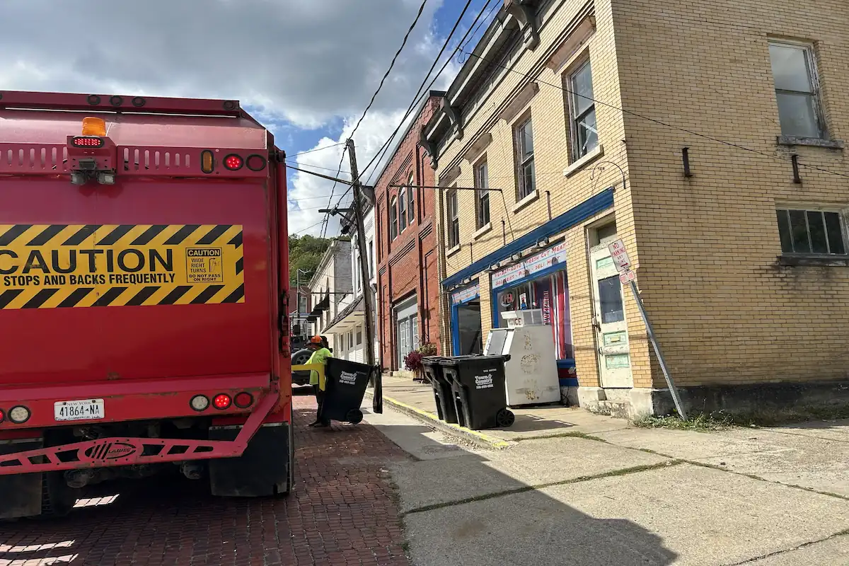 Town & Country Disposal 96-gallon residential trash cart